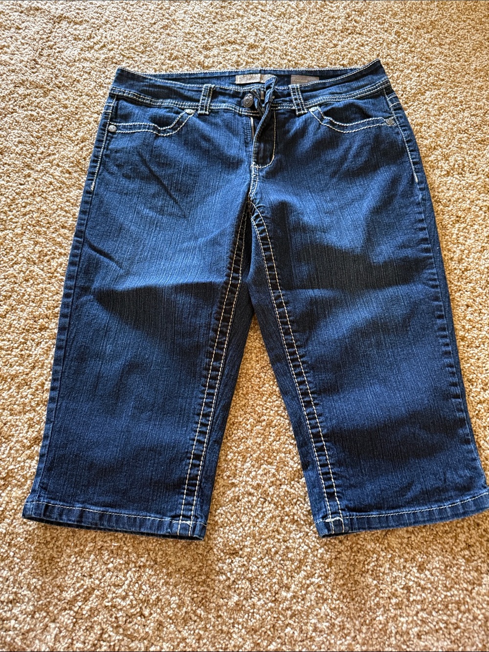 Women’s Dark Blue Denim Capri Jeans